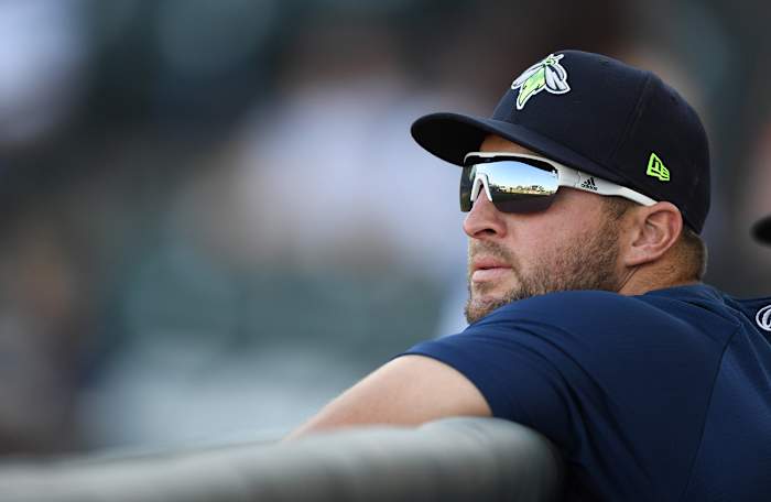 tim-tebow-baseball-sunglasses-1_1.jpg